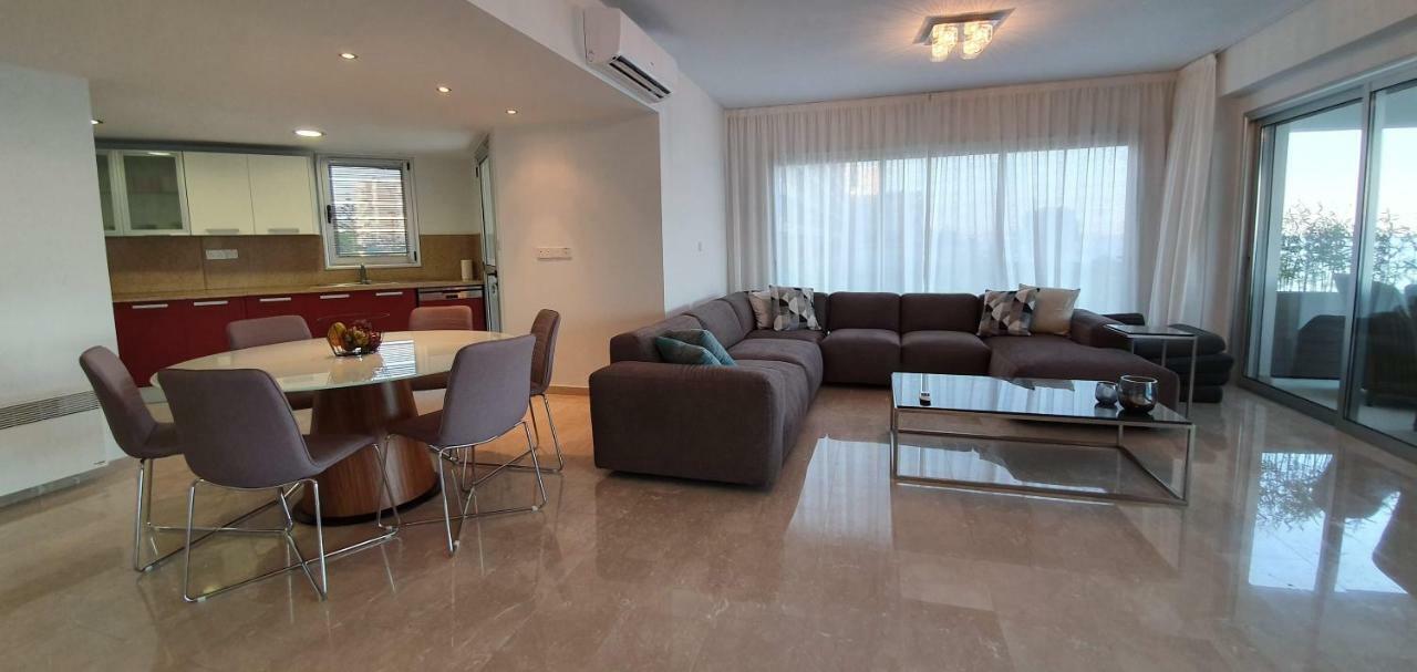 Апартаменты Pegasus Beach Front Лимасол Экстерьер фото